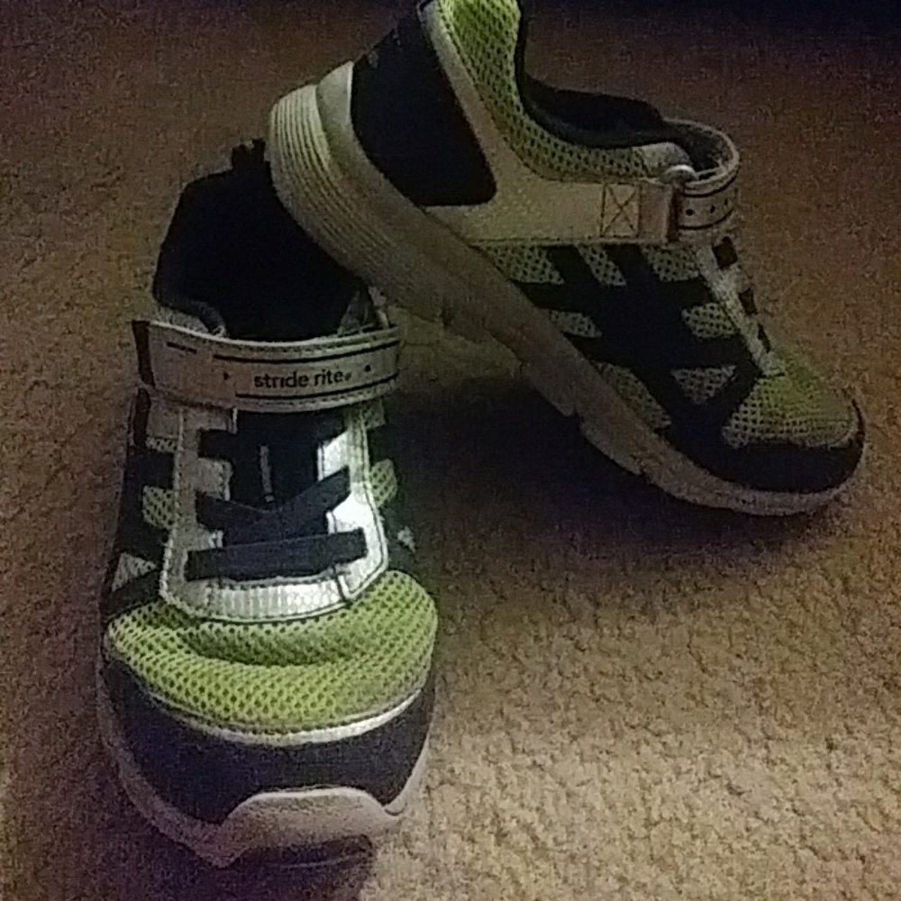 Boys sneakers